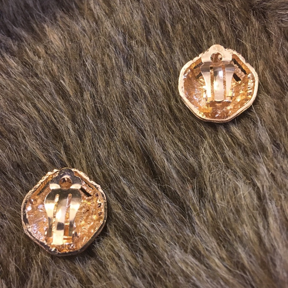 Vintage candy apple red glass stone clip earrings - Picture 6 of 7